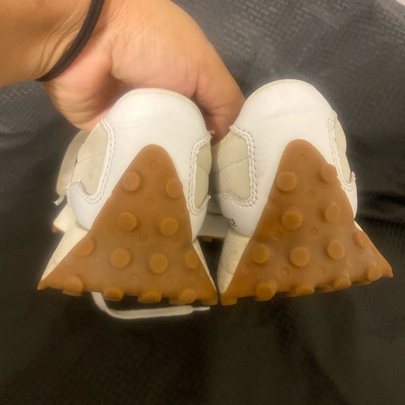 New Balance 327 - Picture 6 of 10